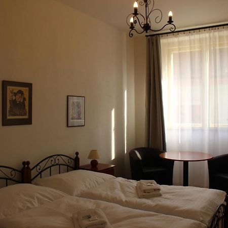 Hotel Cerny Kun Louny Exterior photo
