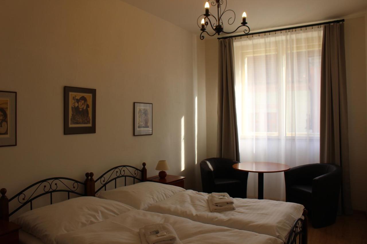 Hotel Cerny Kun Louny Exterior photo